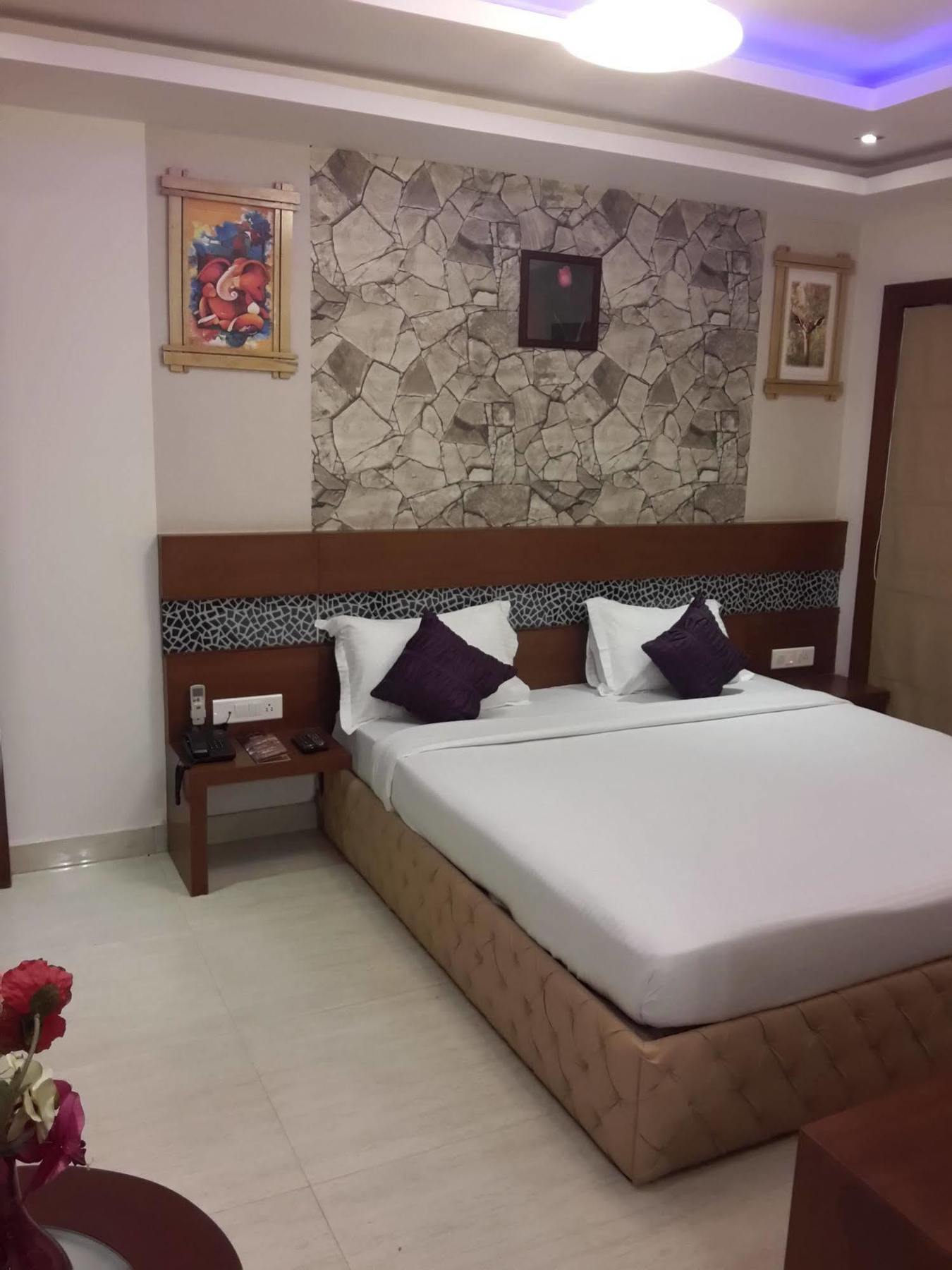 Icon Suites By Bhagini Bangalore Exteriör bild